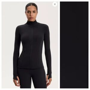 NWT. Oysho Black Light Warm Technical Breathable Jacket. Size XS.